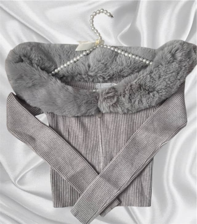 Buso de Cuello Peludo Gris
